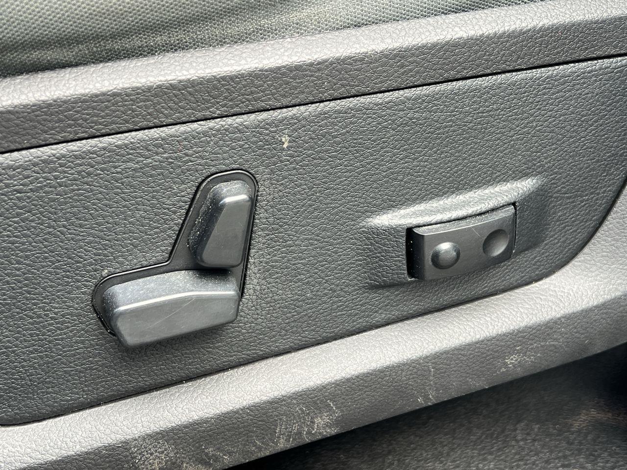 2016 RAM 2500 SLT 4WD, 6 PASSENGER, SIRUIS XM, BACK UP CAM!! Photo