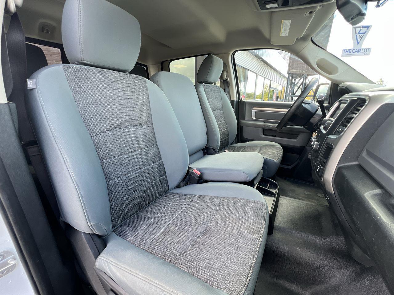 2016 RAM 2500 SLT 4WD, 6 PASSENGER, SIRUIS XM, BACK UP CAM!! Photo