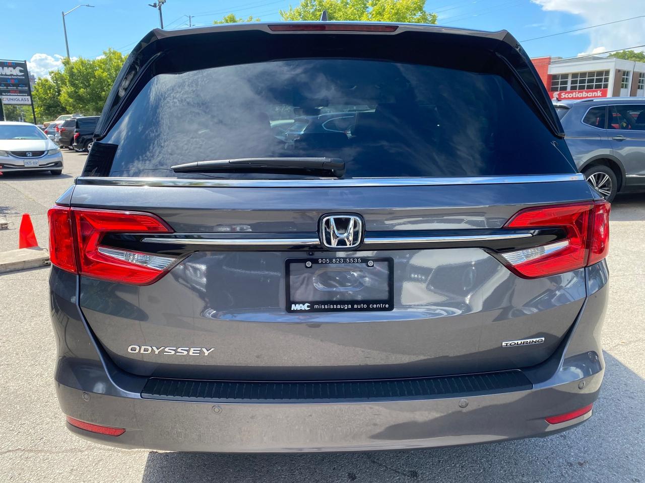 2023 Honda Odyssey Touring Photo2