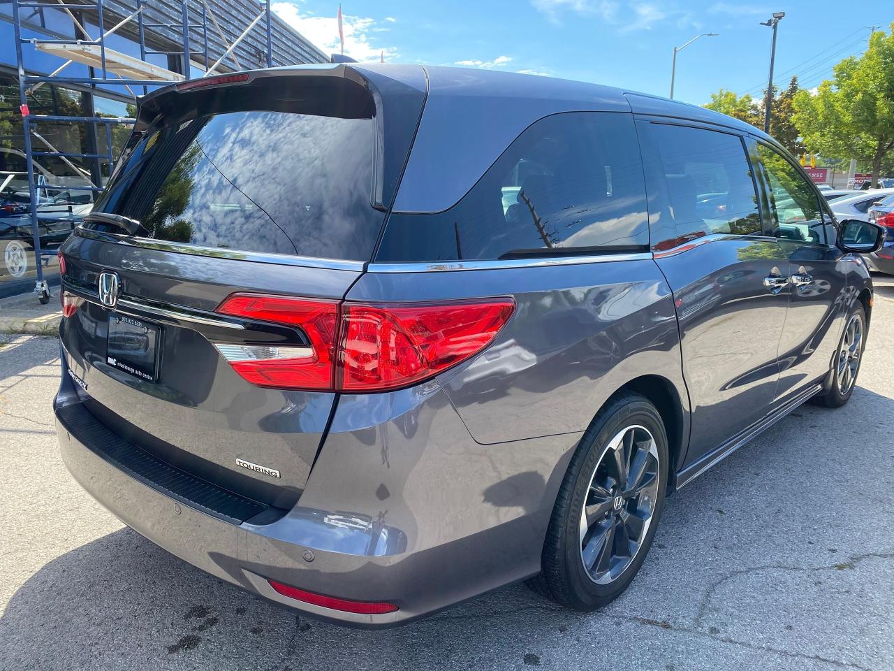 2023 Honda Odyssey Touring - Photo #4