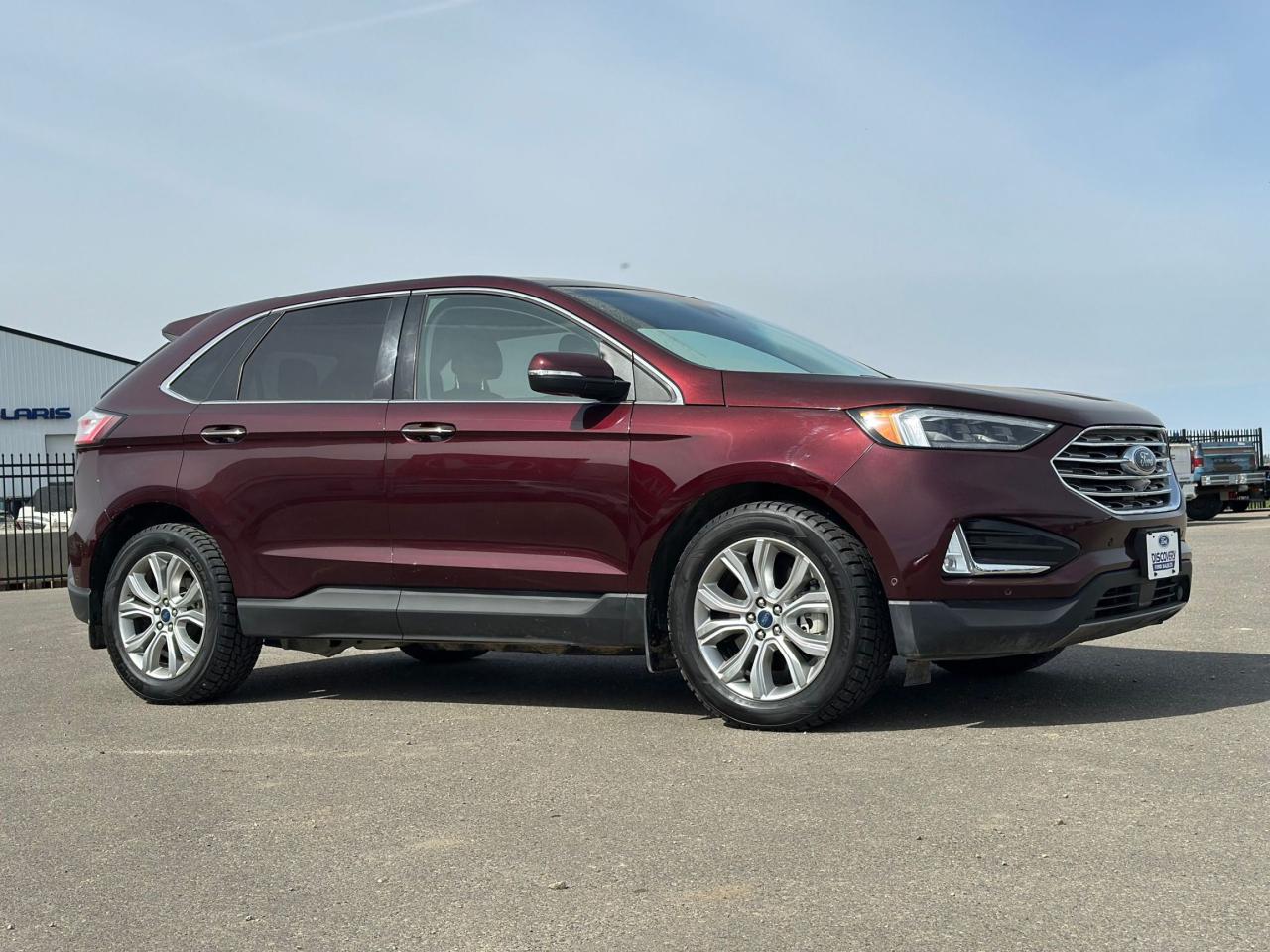 2019 Ford Edge Titanium AWD Photo2