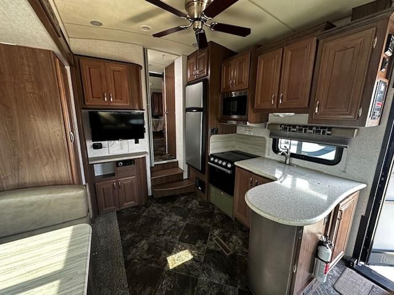 2023 Fox Mountain 235RLS 