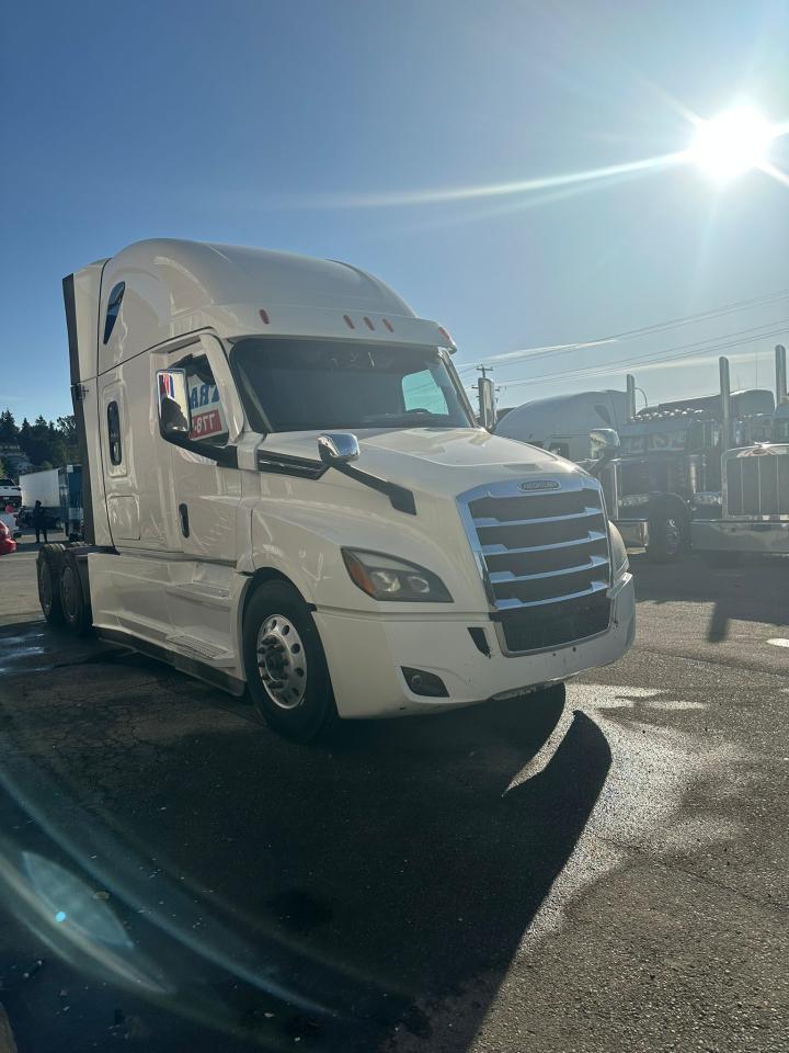 2024 Freightliner CASCADIA  - Photo #2