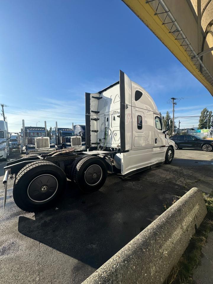 2024 Freightliner CASCADIA  - Photo #6