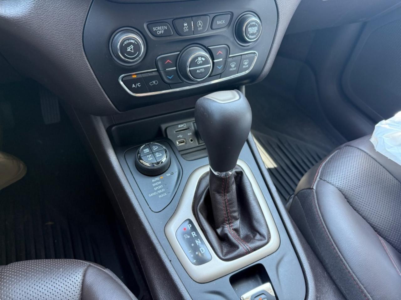 2018 Jeep Cherokee Trailhawk Leather Plus - Photo #17