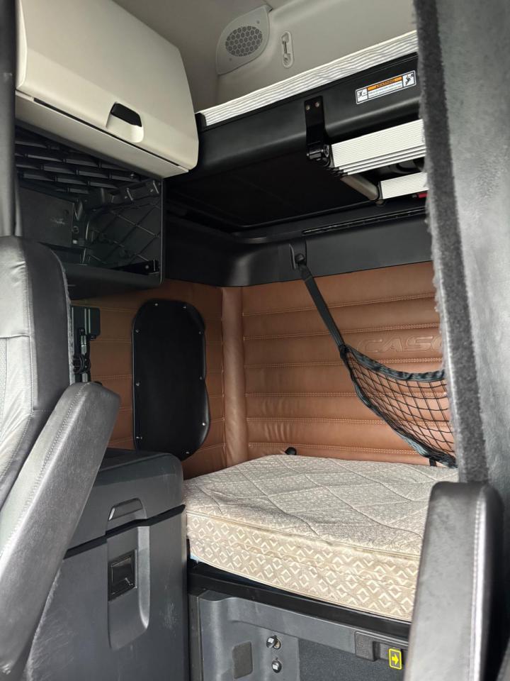2023 Freightliner CASCADIA  - Photo #11