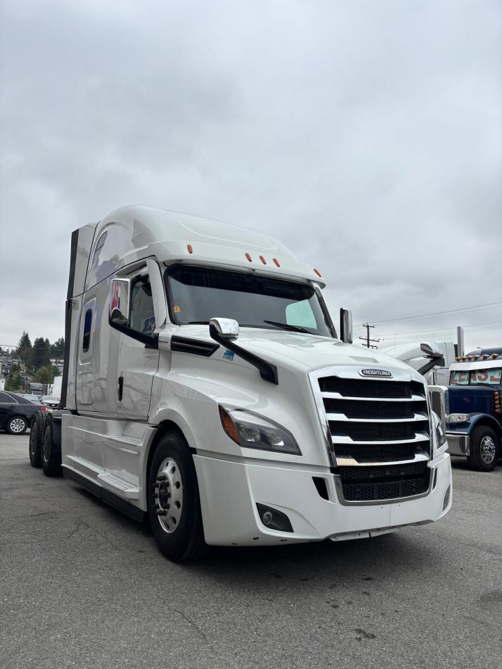 2023 Freightliner CASCADIA  - Photo #3