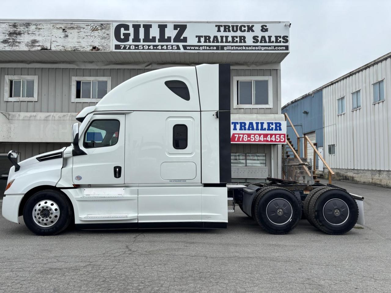 2023 Freightliner CASCADIA  - Photo #4