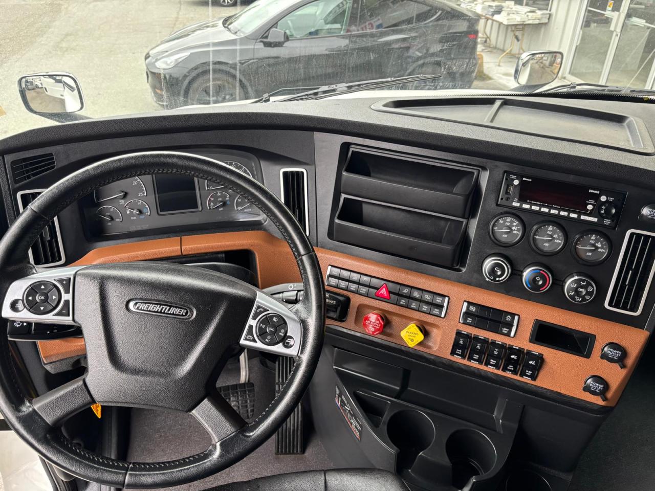 2023 Freightliner CASCADIA  - Photo #8