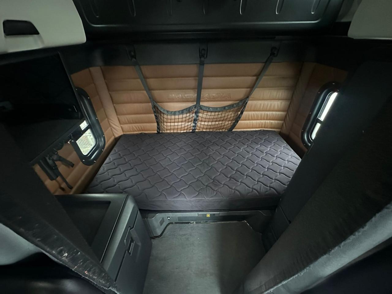 2023 Freightliner CASCADIA  - Photo #8