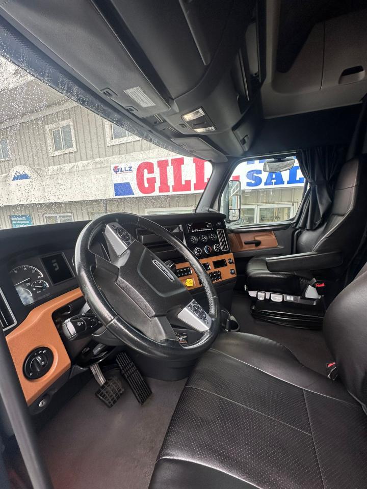 2023 Freightliner CASCADIA  - Photo #6