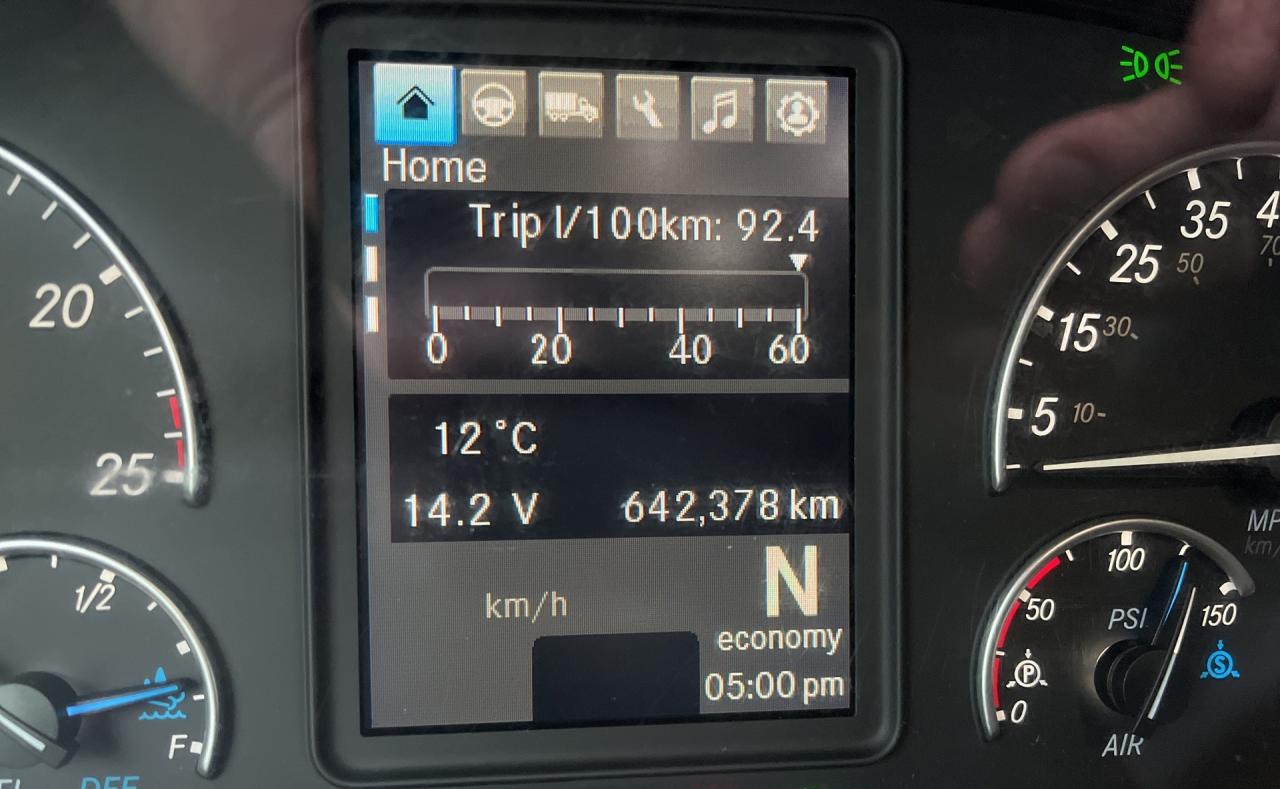 2023 Freightliner CASCADIA  - Photo #5