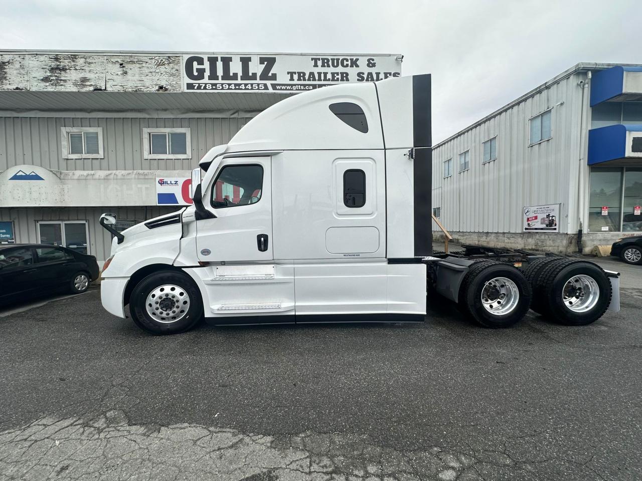 2023 Freightliner CASCADIA  - Photo #3