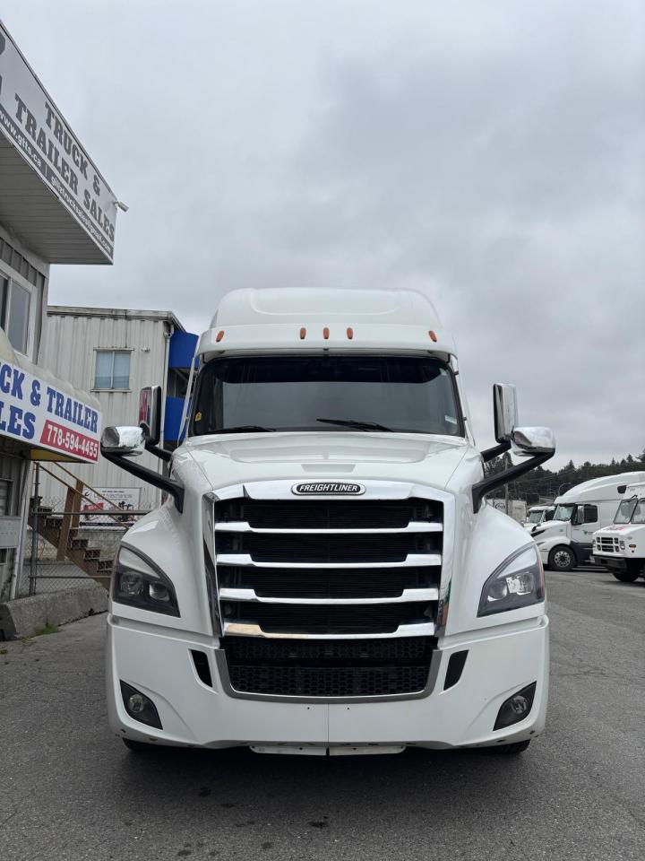 2023 Freightliner CASCADIA  - Photo #2