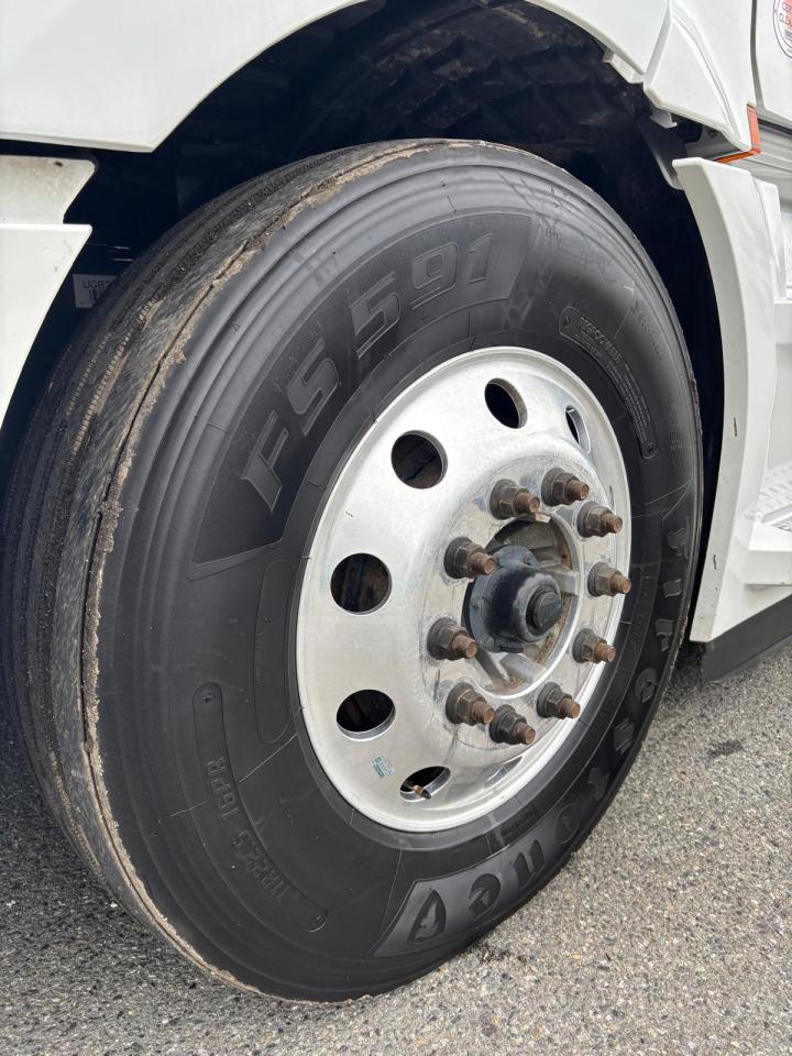 2023 Freightliner CASCADIA  - Photo #9