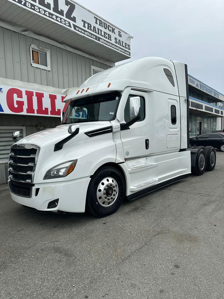 2022 Freightliner CASCADIA  - Photo #1