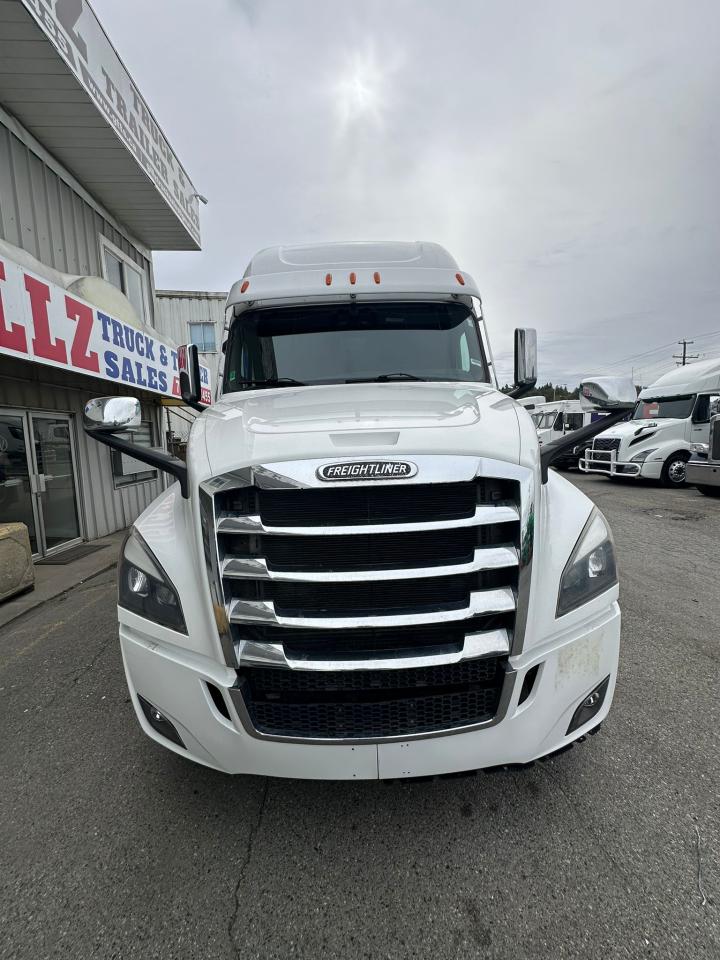 2022 Freightliner CASCADIA  - Photo #3