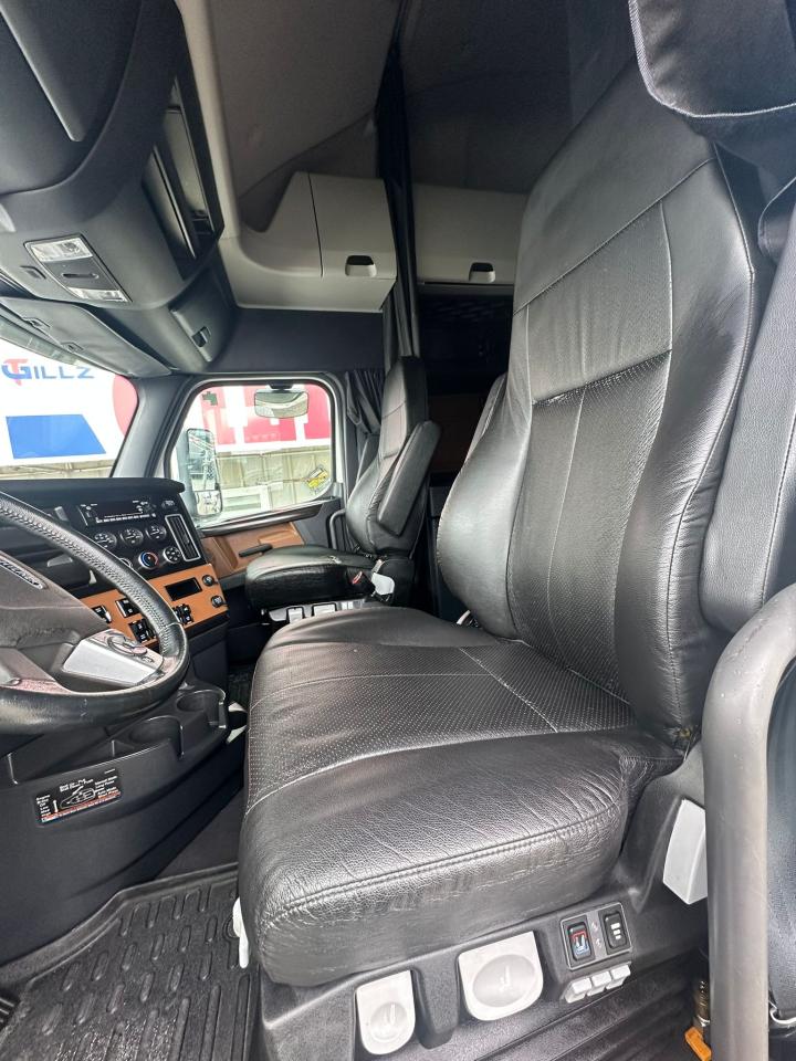 2022 Freightliner CASCADIA  - Photo #10