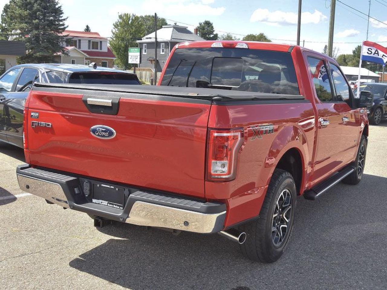 2015 Ford F-150 2WD SUPERCREW 145" XLT Photo2