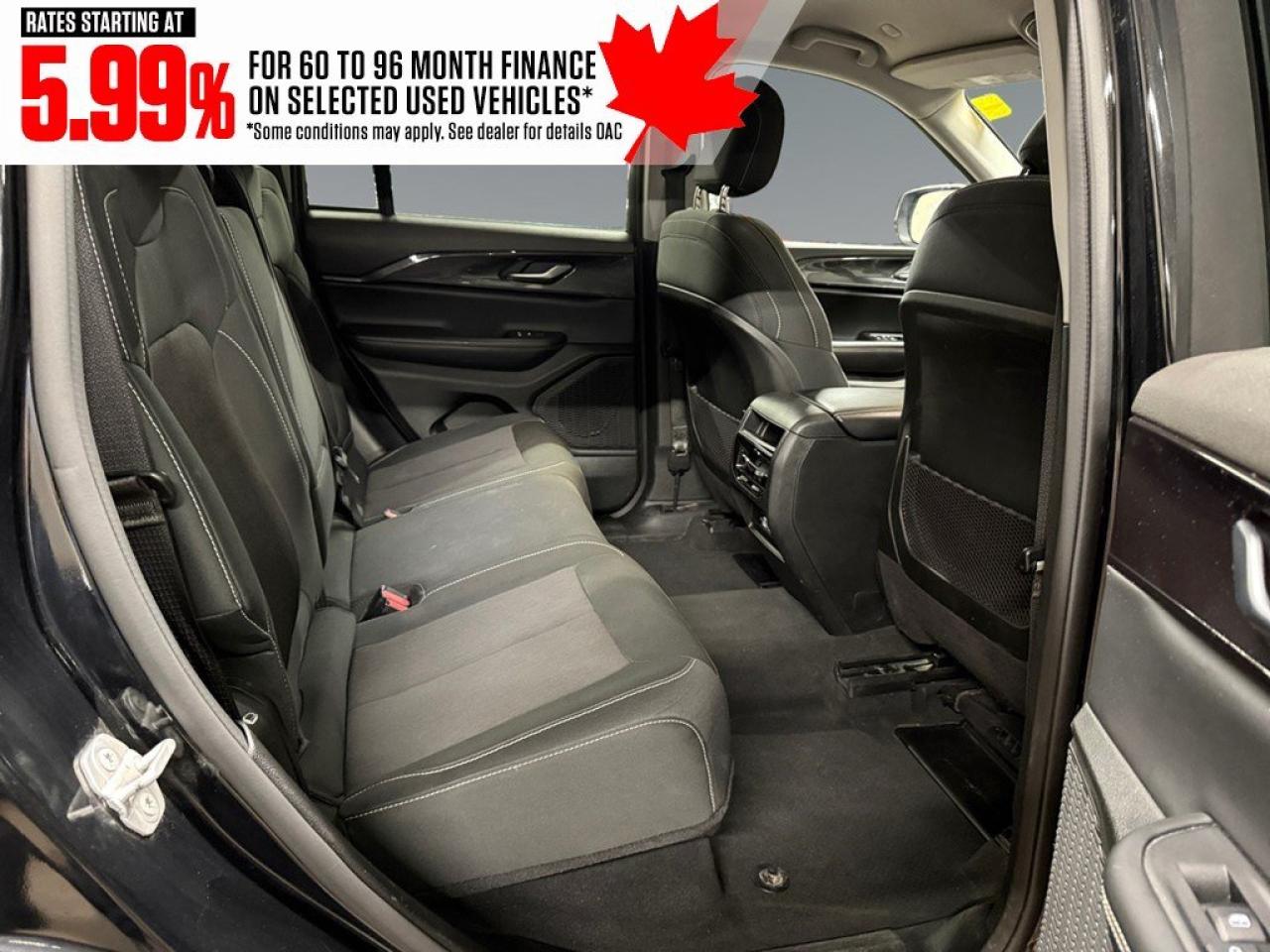 2023 Jeep Grand Cherokee LAREDO 4x4 Photo