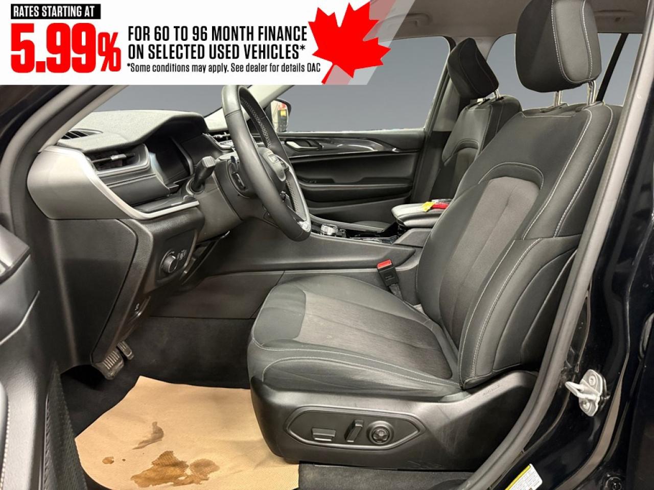 2023 Jeep Grand Cherokee LAREDO 4x4 Photo