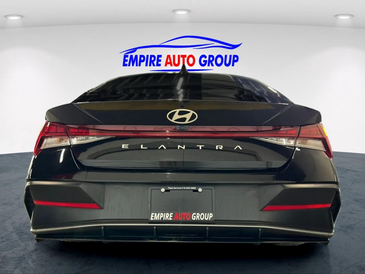 2024 Hyundai Elantra Luxury Photo3