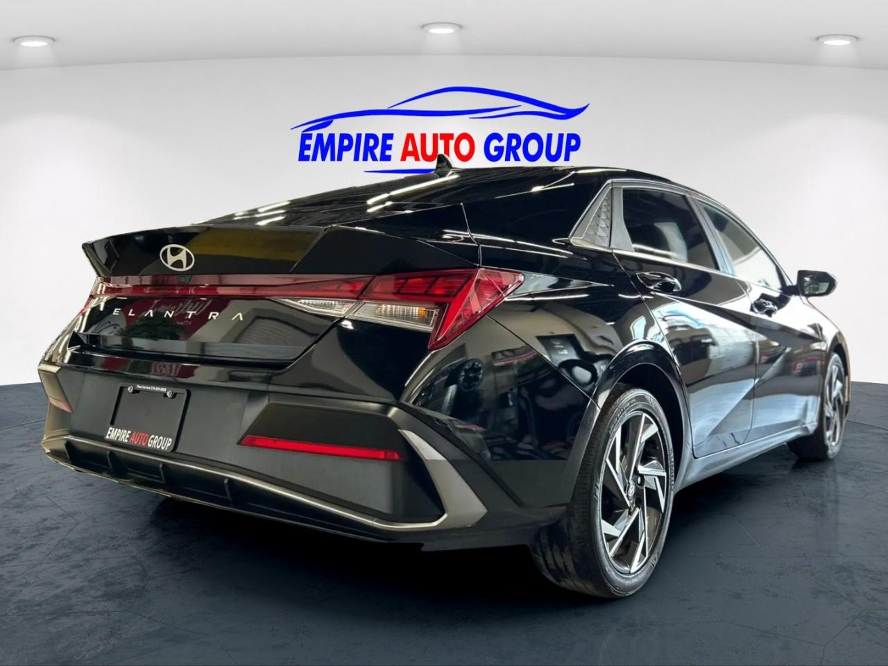 2024 Hyundai Elantra Luxury Photo2