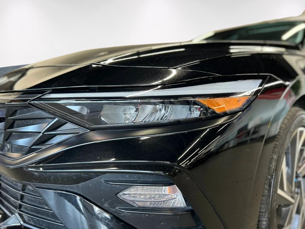 2024 Hyundai Elantra Luxury Photo