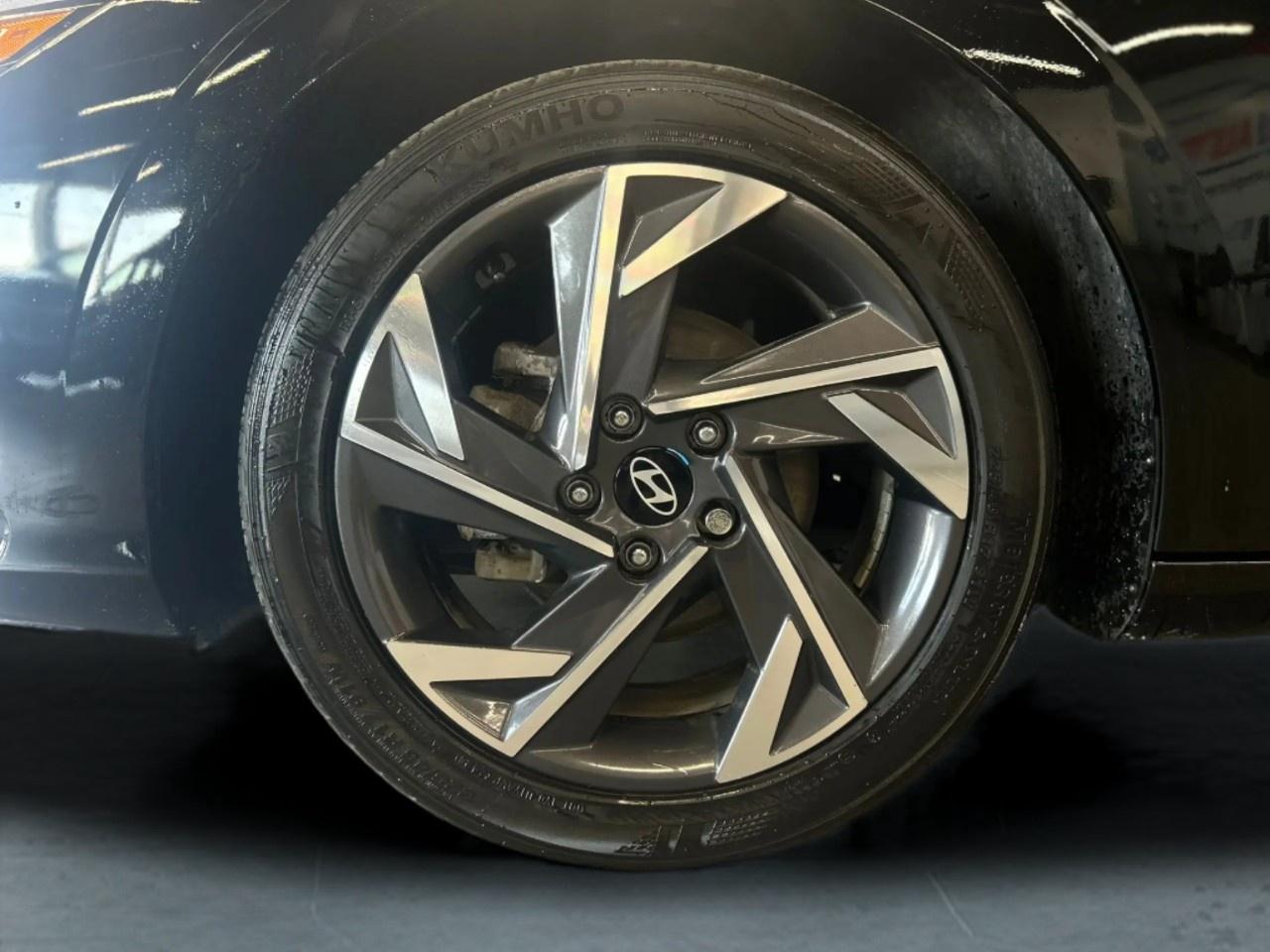 2024 Hyundai Elantra Luxury Photo