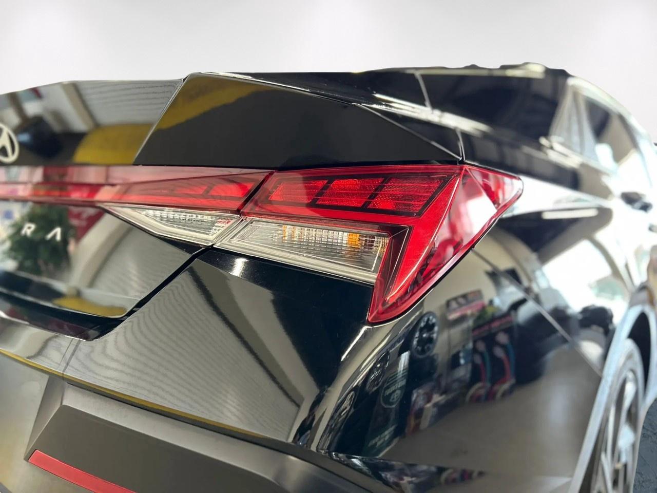 2024 Hyundai Elantra Luxury Photo