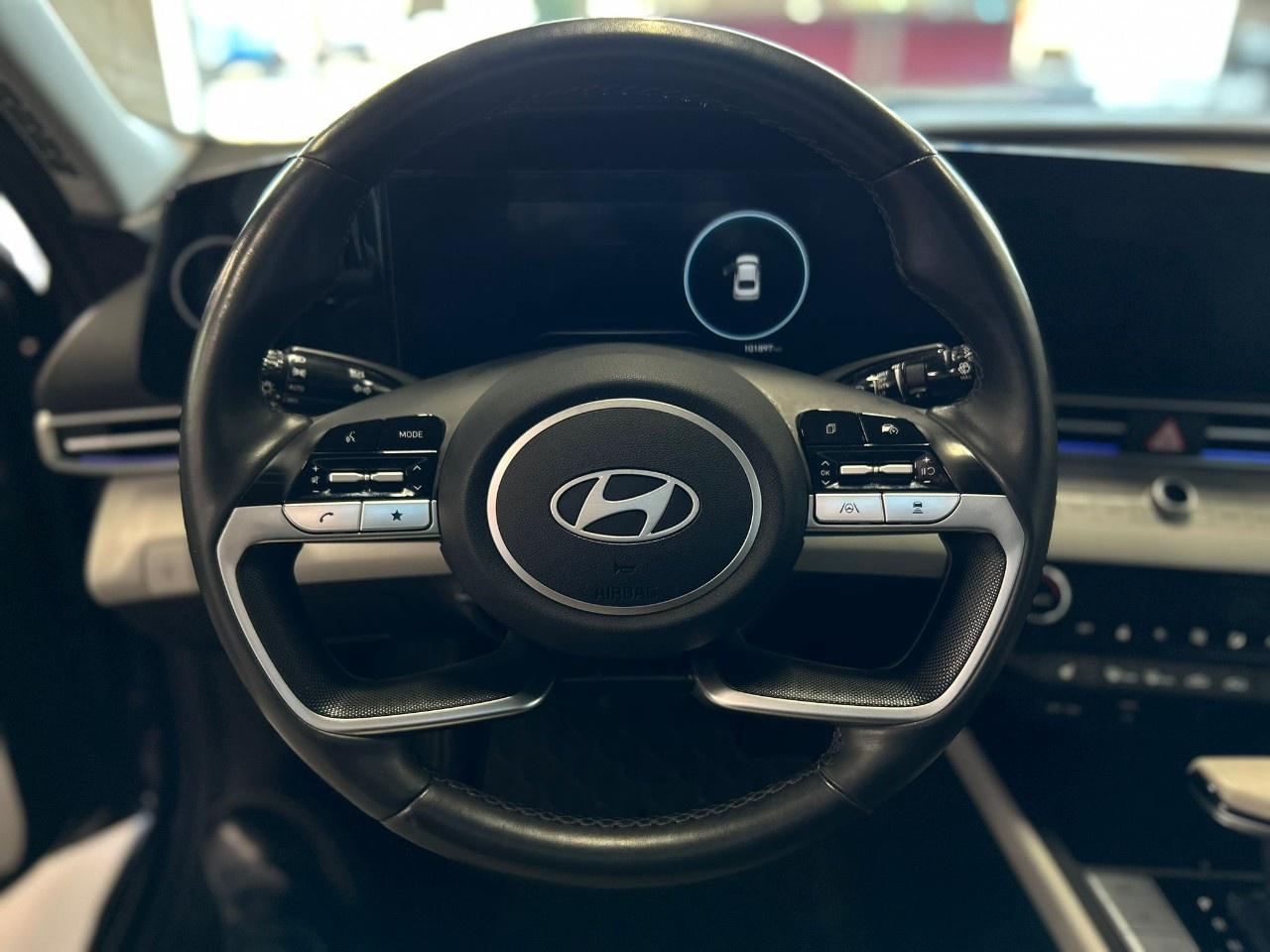 2024 Hyundai Elantra Luxury Photo