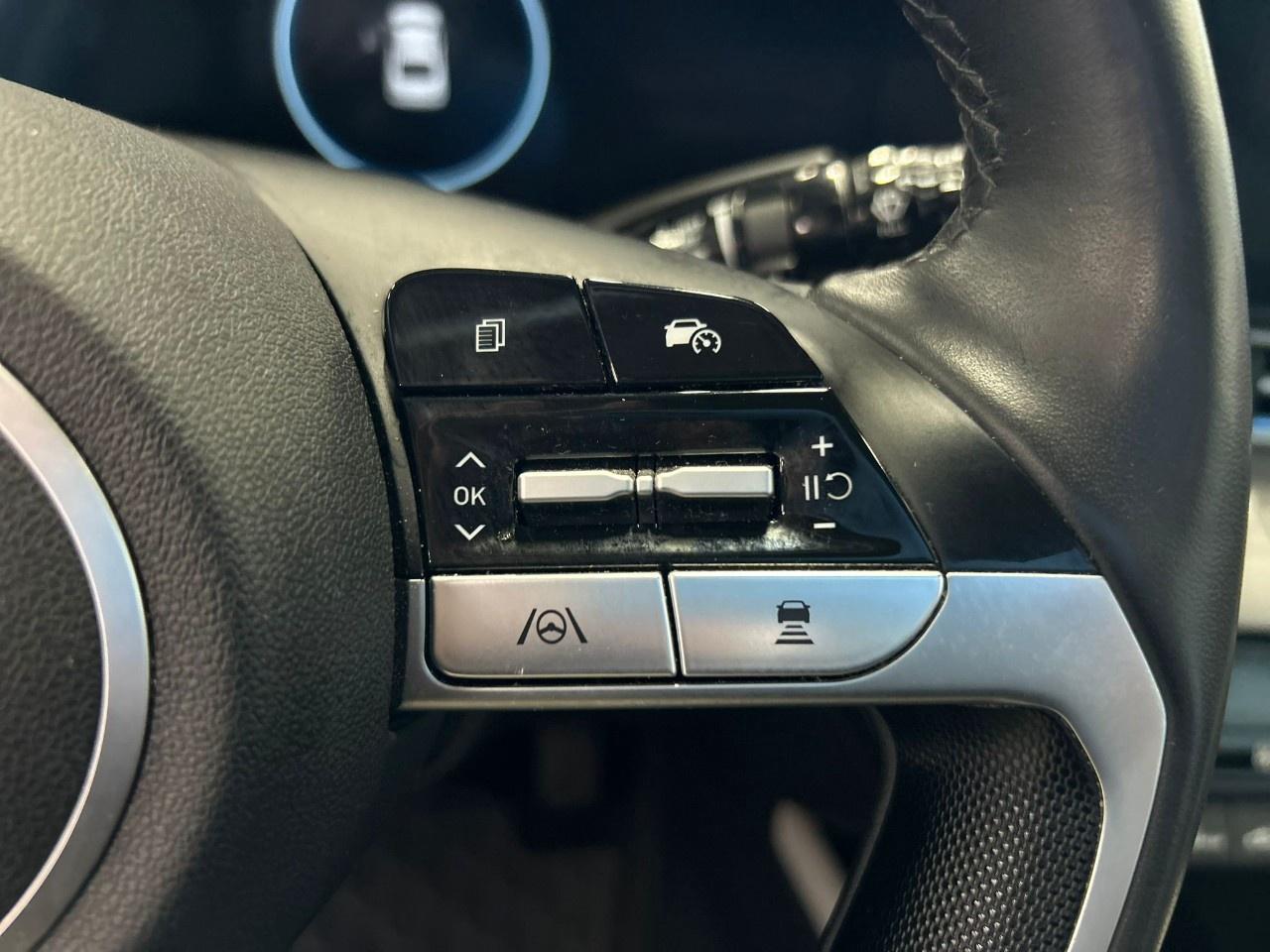 2024 Hyundai Elantra Luxury Photo