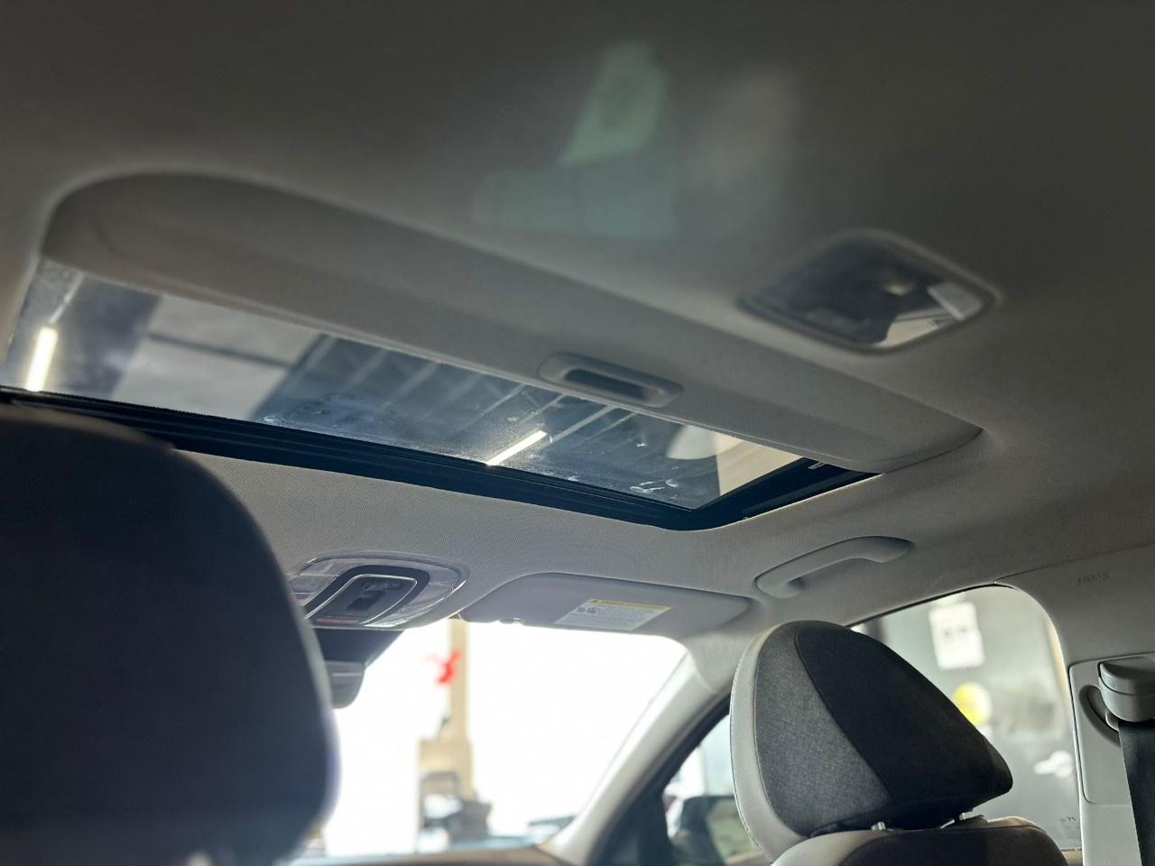 2024 Hyundai Elantra Luxury Photo