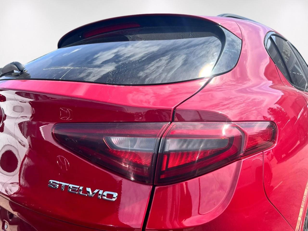 2022 Alfa Romeo Stelvio Veloce Photo