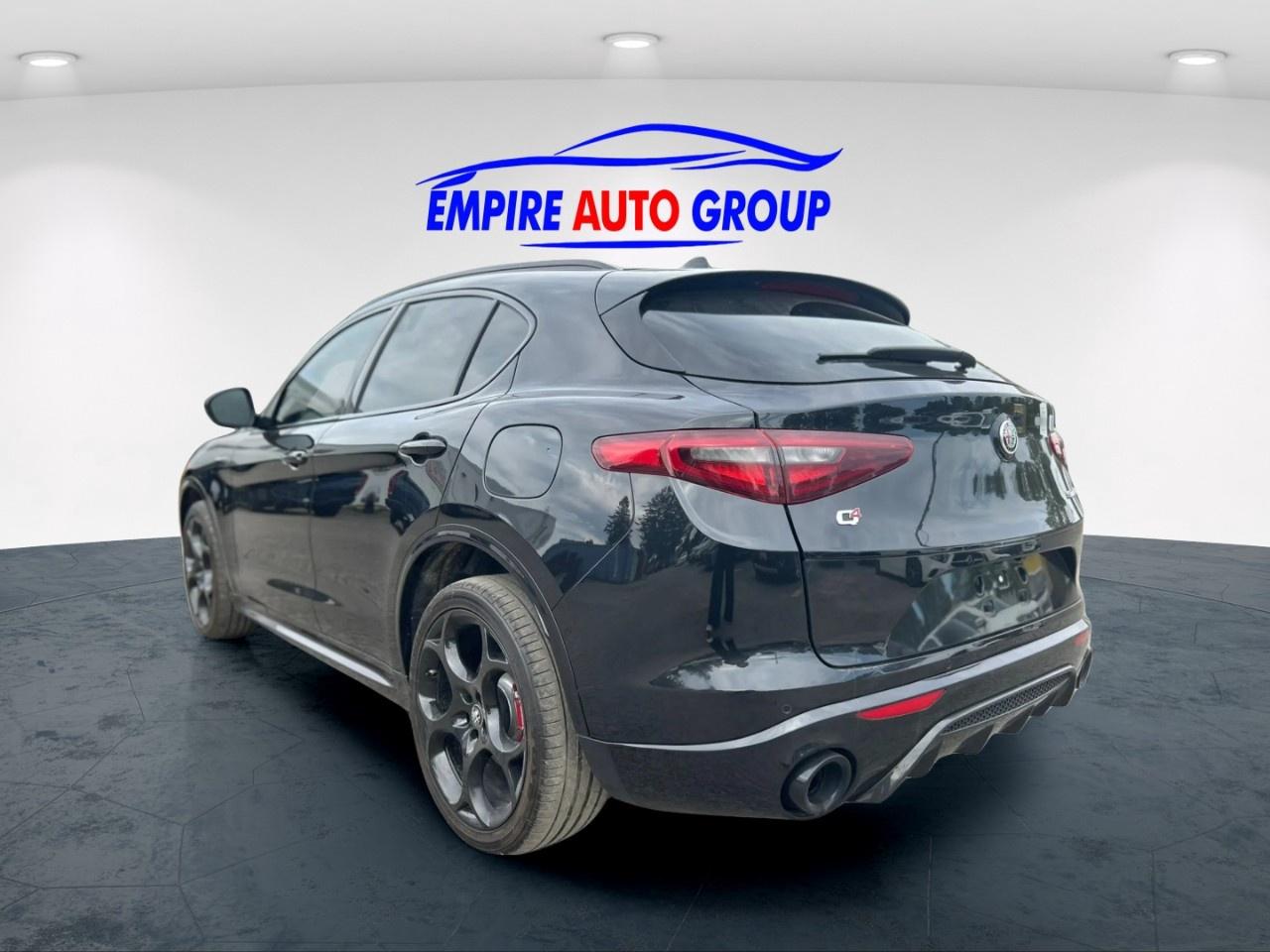 2022 Alfa Romeo Stelvio Veloce Photo4