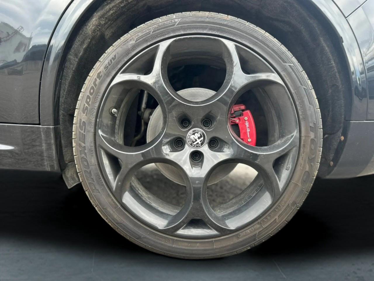 2022 Alfa Romeo Stelvio Veloce Photo3