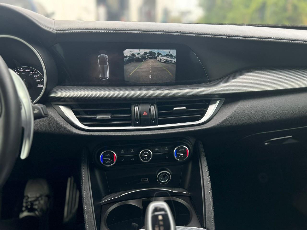 2022 Alfa Romeo Stelvio Veloce Photo