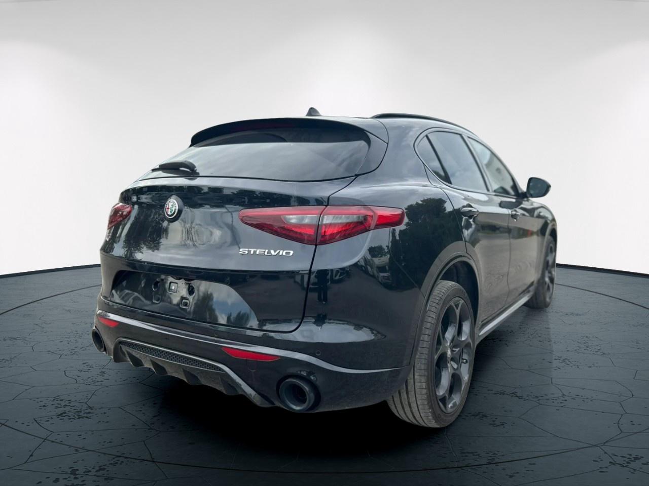 2022 Alfa Romeo Stelvio Veloce Photo