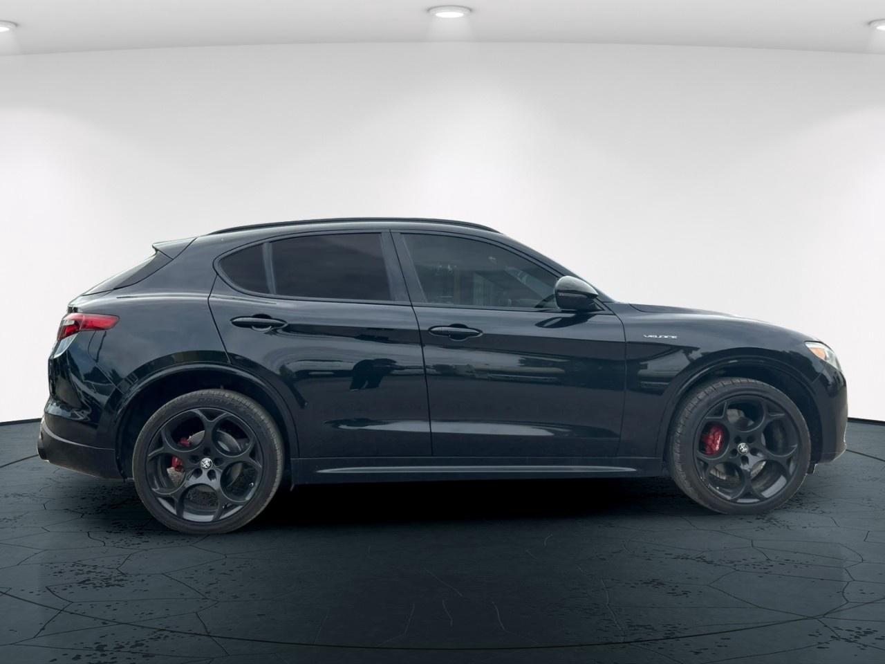 2022 Alfa Romeo Stelvio Veloce Photo