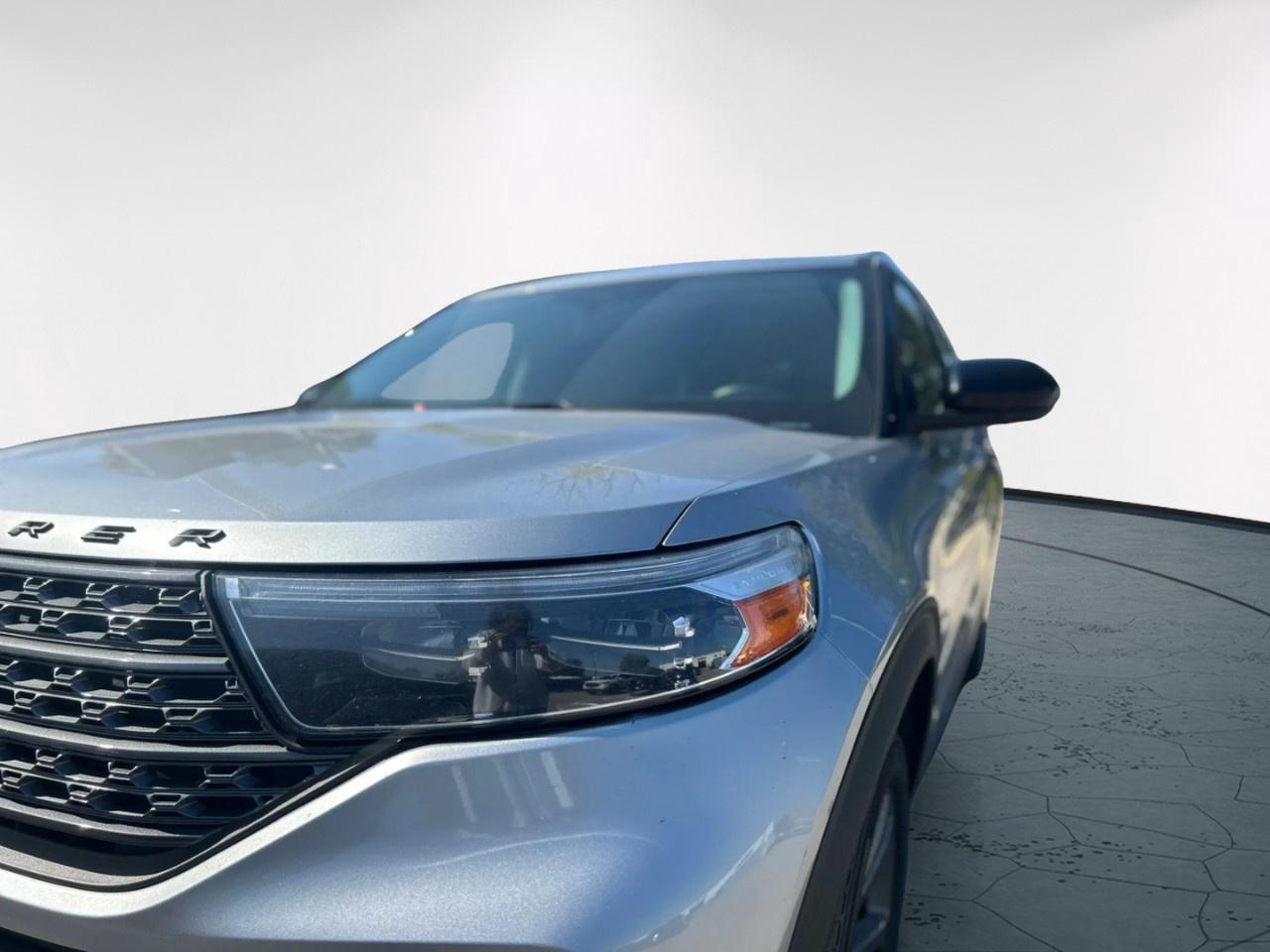 2022 Ford Explorer XLT Photo3