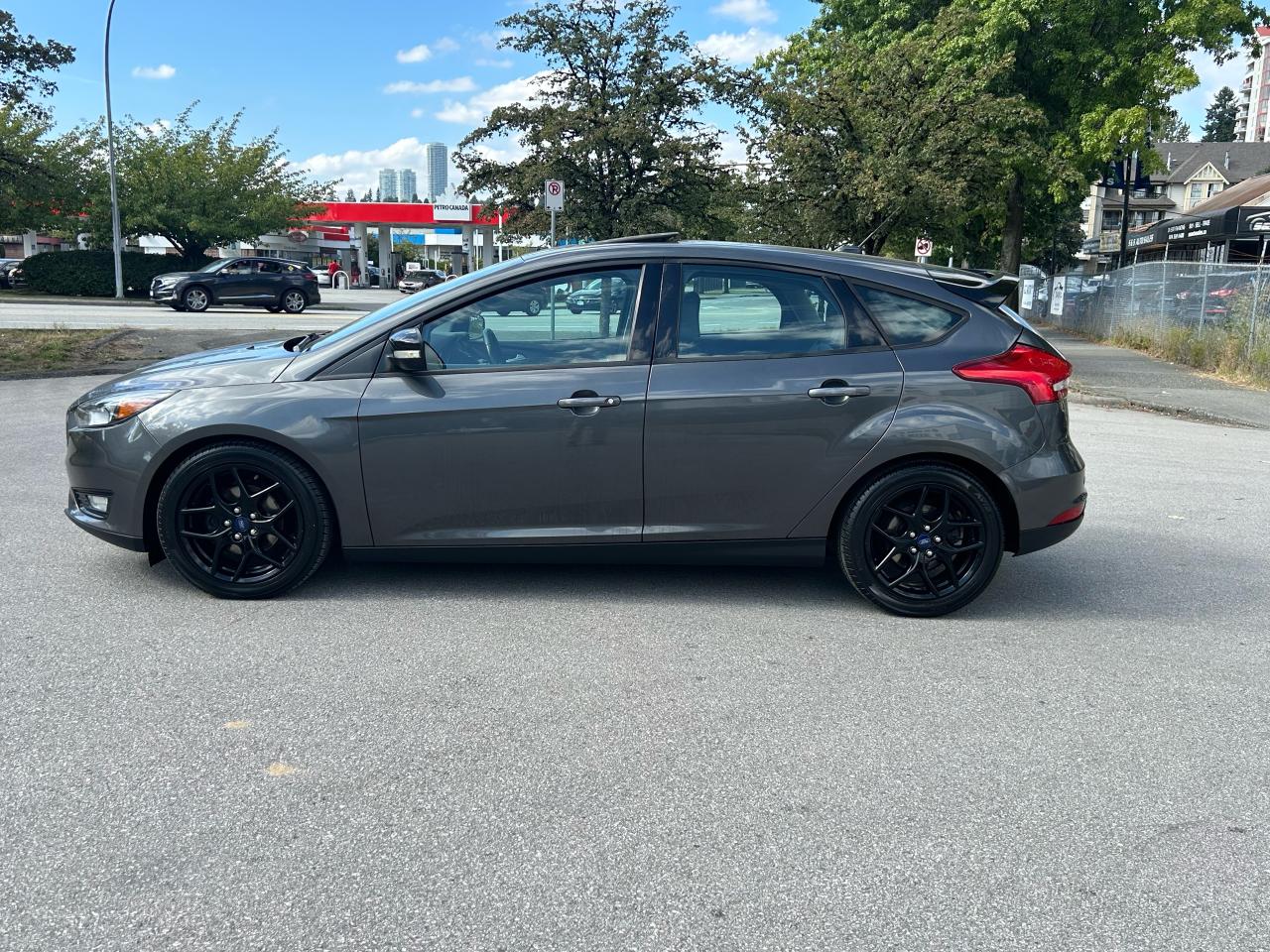 2016 Ford Focus SE - Photo #2