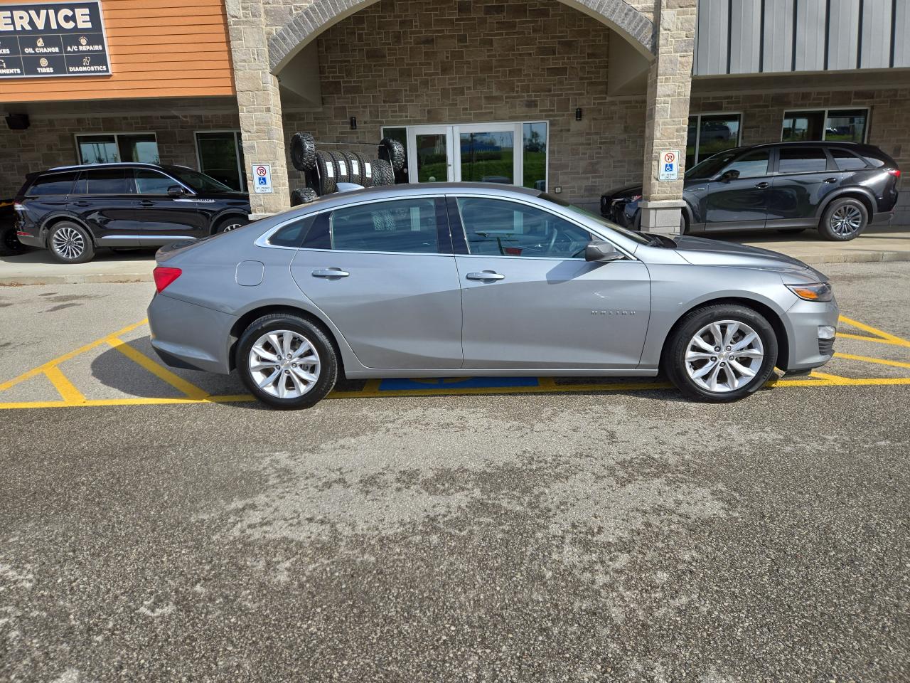 2023 Chevrolet Malibu 1LT Photo2