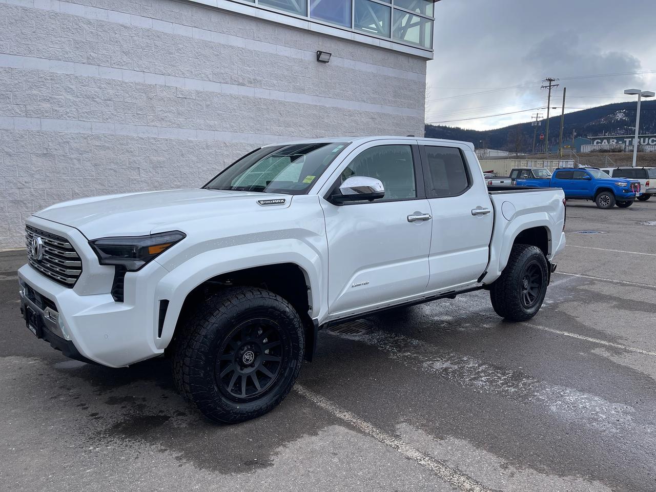 2025 Toyota Tacoma Hybrid Limited Photo0