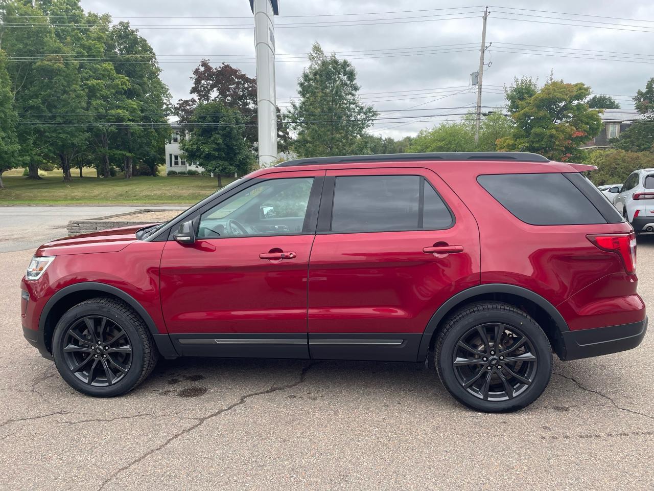 2019 Ford Explorer XLT Photo3