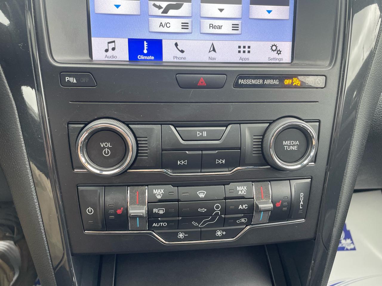 2019 Ford Explorer XLT Photo5