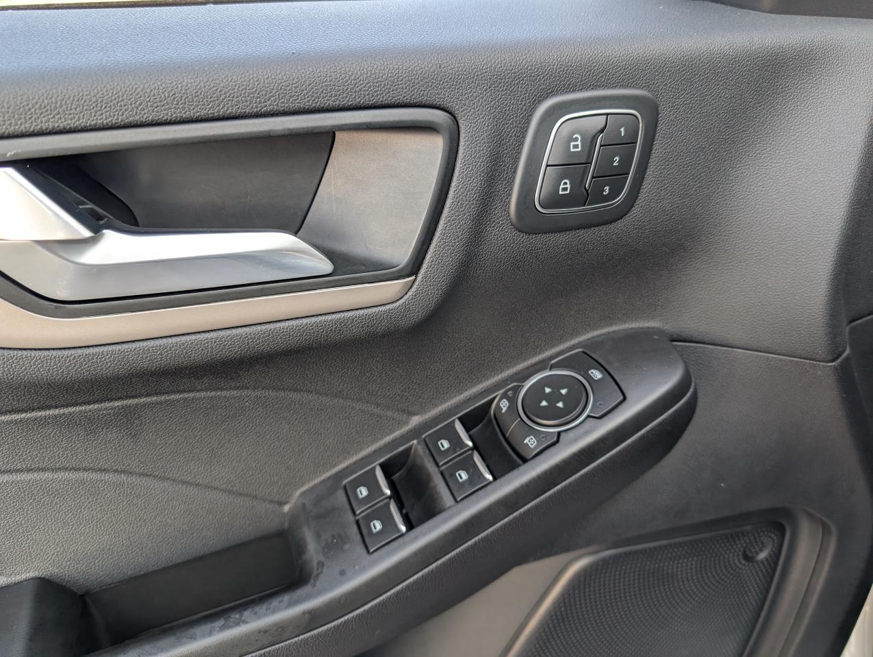 2022 Ford Escape SEL Photo