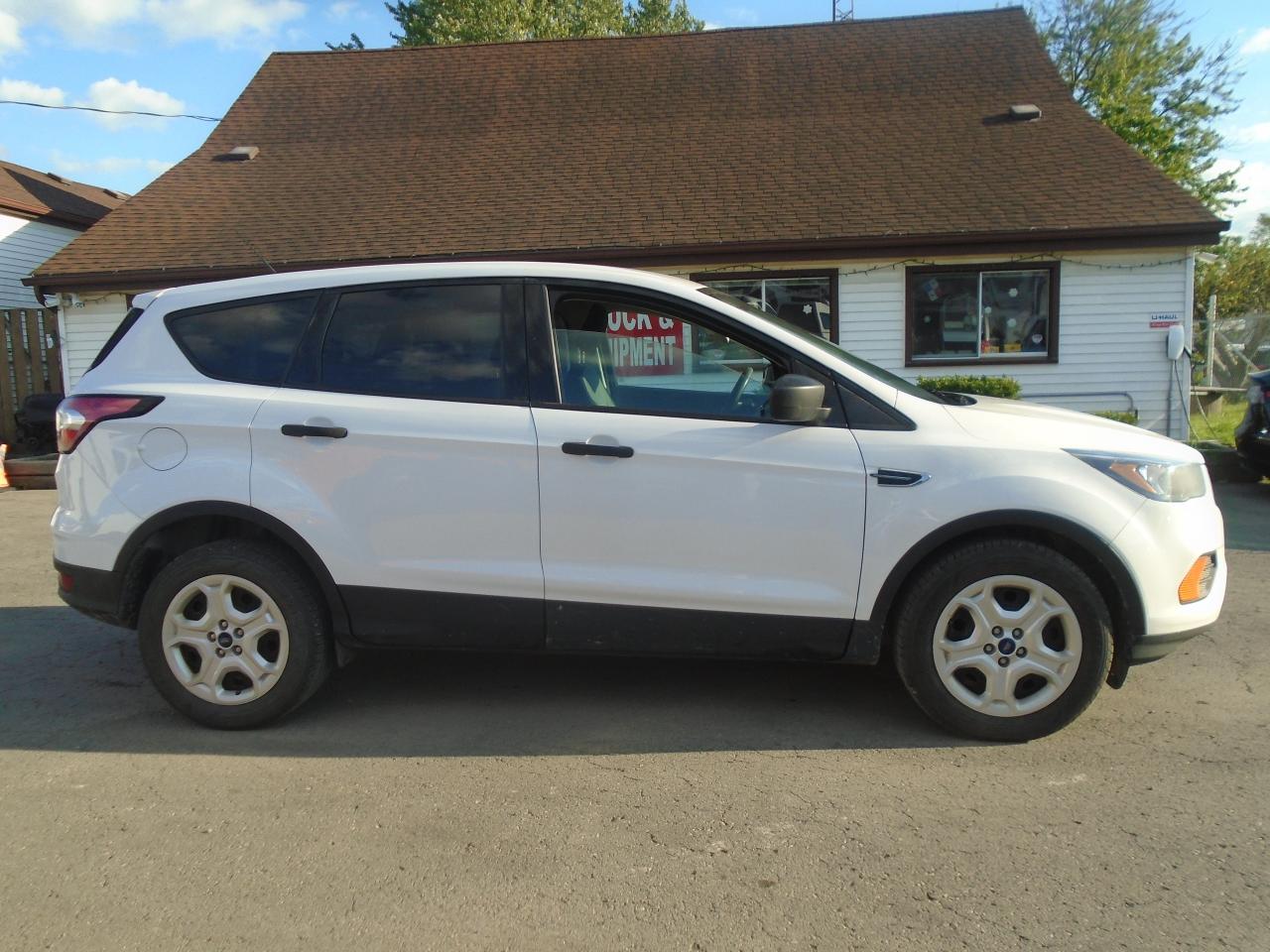 2018 Ford Escape S FWD Photo4