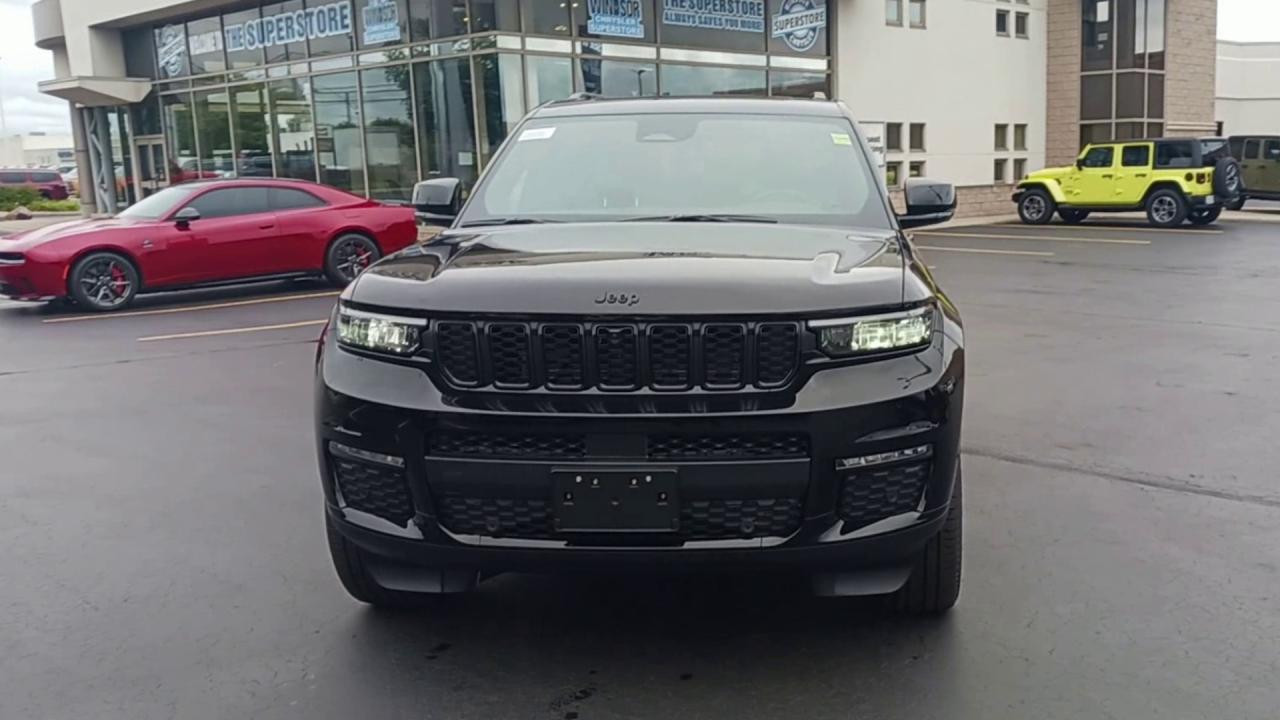 2025 Jeep Grand Cherokee L Limited 4x4 Photo2