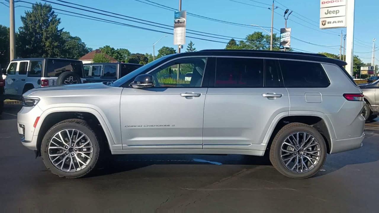 2025 Jeep Grand Cherokee L Summit Reserve 4x4 Photo4