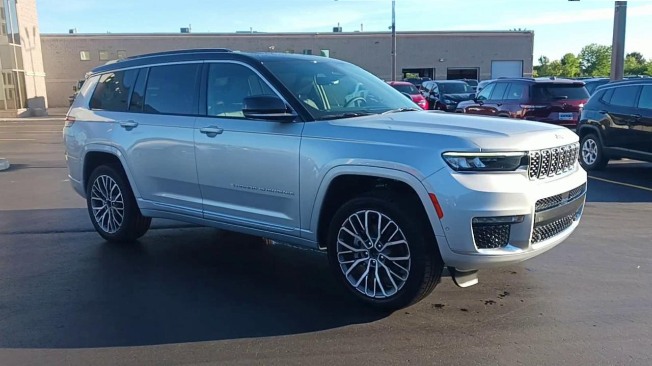 2025 Jeep Grand Cherokee L Summit Reserve 4x4 Photo